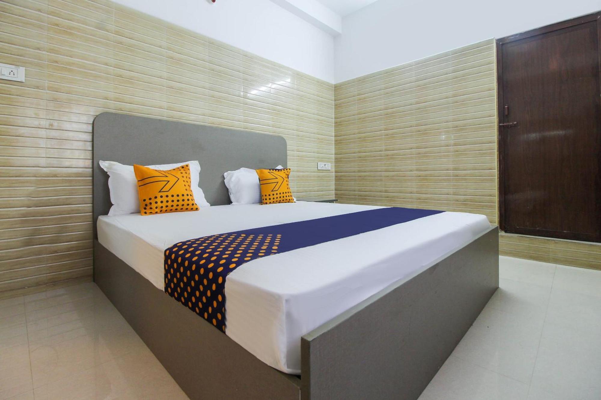 โอโย 61869 Jp เรซิเดนซี Hotel Singapperumalkovil ภายนอก รูปภาพ